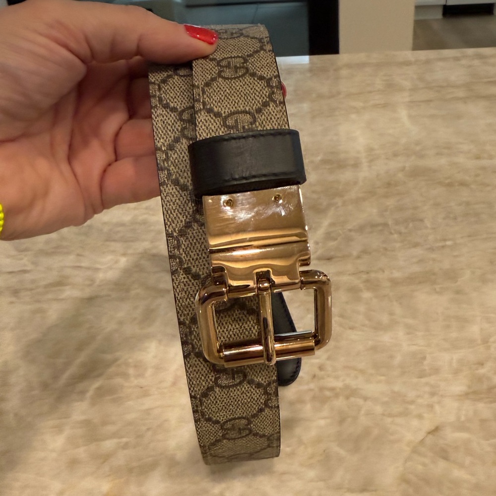 Gucci Reversible Beige and Black Belt with Gold Buckle